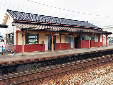 西富山駅
