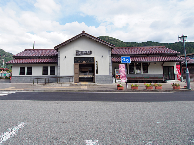 ����w�i�i�q�����{�j